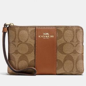 COACH Corner Zip Wristlet In Signature Can…